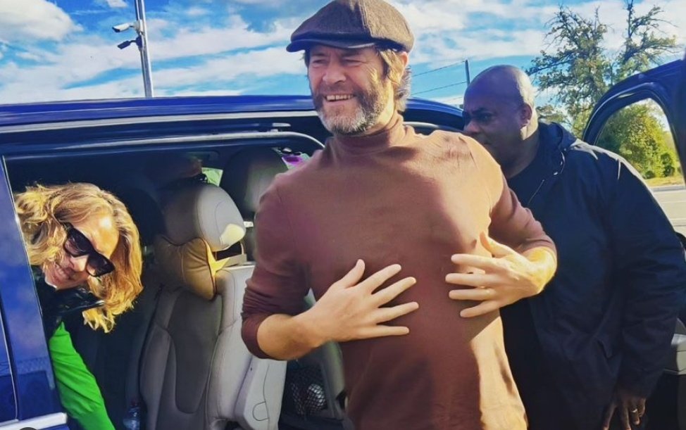 TakeThatFanBase's tweet photo. @GaryBarlow @HowardDonald #Italy #luckyladies #severalotherselfiesvialink 

https://t.co/cDnv5Lm8j9 https://t.co/pkdRbqK0se