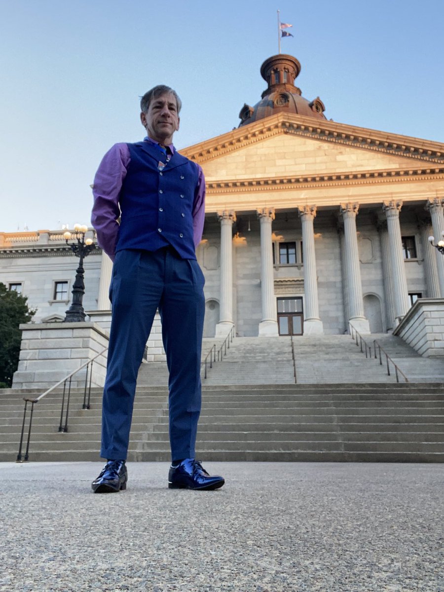 I do love state capitol buildings. Guess which one this is?