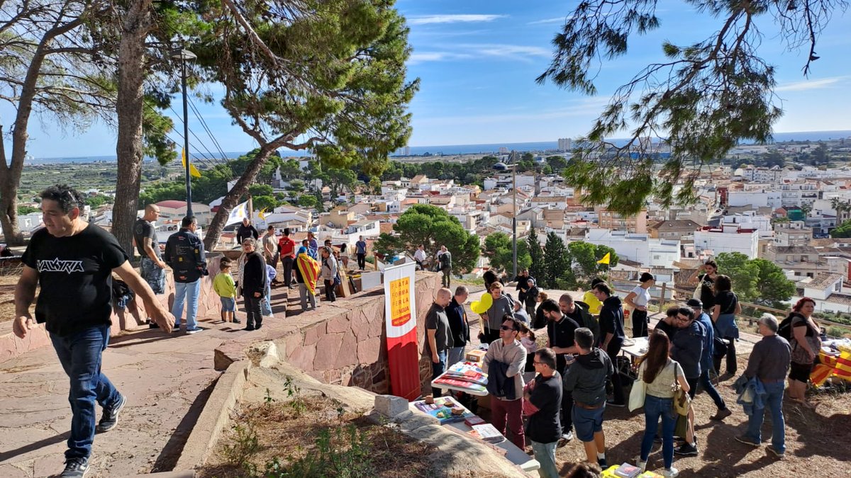 esquerrapv's tweet photo. Gaudint de l'Aplec de la Muntanyeta de la Patà on han tingut lloc els parlaments de les diverses entitats que hem participat i que en paraules del president del Consell de País @ximorvedre "Esperem que siga el punt de partida d'un projecte sobiranista autocentrat de país" https://t.co/P3Bucf0vVz