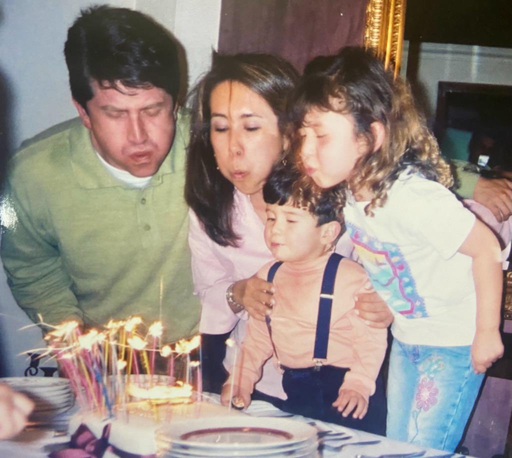 Diego_Molano's tweet photo. En familia, con valores, con amor, con valentía, siempre juntos para hacer realidad nuestros sueños.

Familia Molano Rodríguez. https://t.co/c0mzwy4Oop