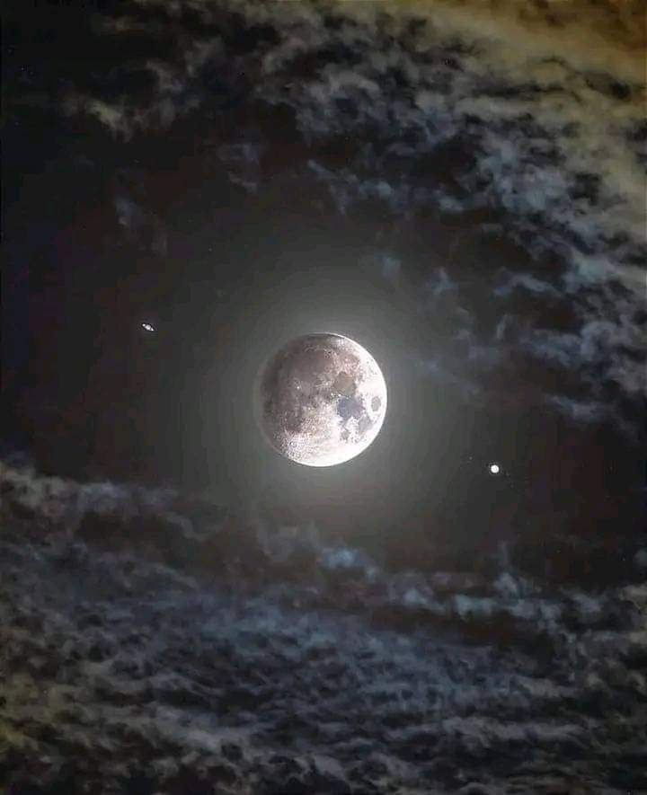Saturn &amp; Jupiter captured alongside the Moon

📸: Rami Ammoun