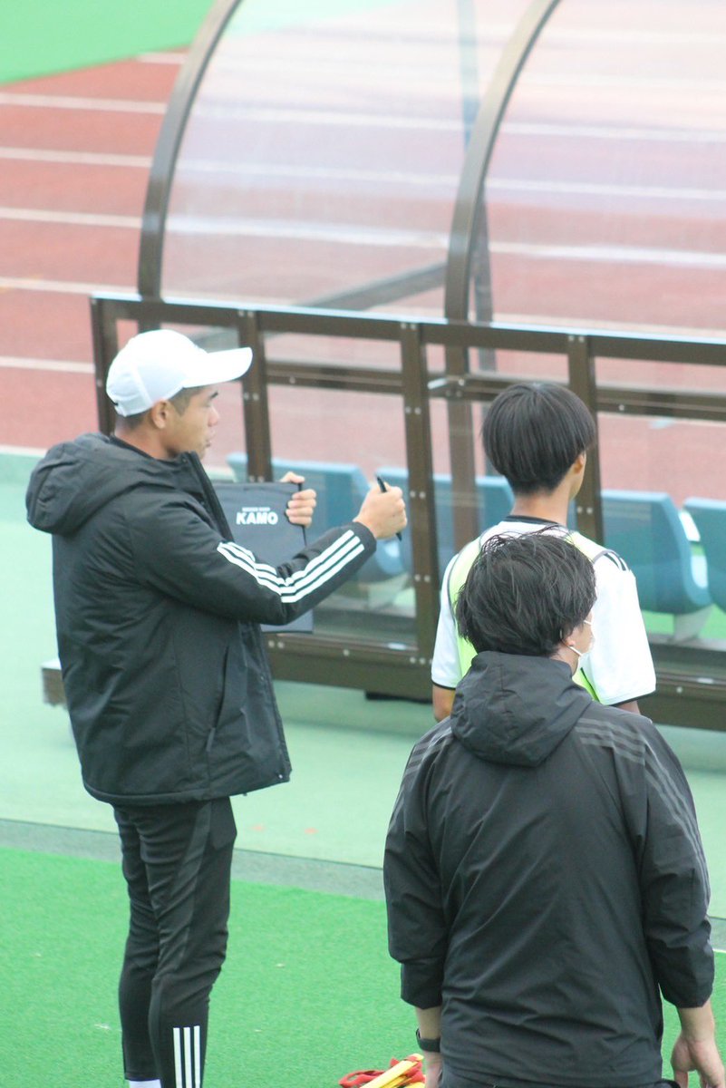 第102回全国高校サッカー選手権岡山県大会　第3位

指導者になってから初めての選手権。

学校の歴史を変えようと挑んだ一戦。我々の力不足で勝つことはできませんでした。

プリンスリーグ参入に向けて選手と共に精一杯頑張ります。