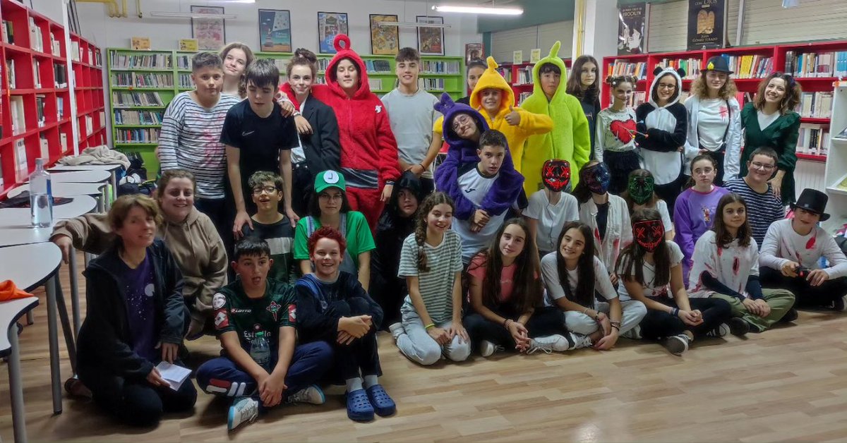 osegrel's tweet photo. Unha noite na biblioteca do Segrel!!! https://t.co/sxYhQlfRbC