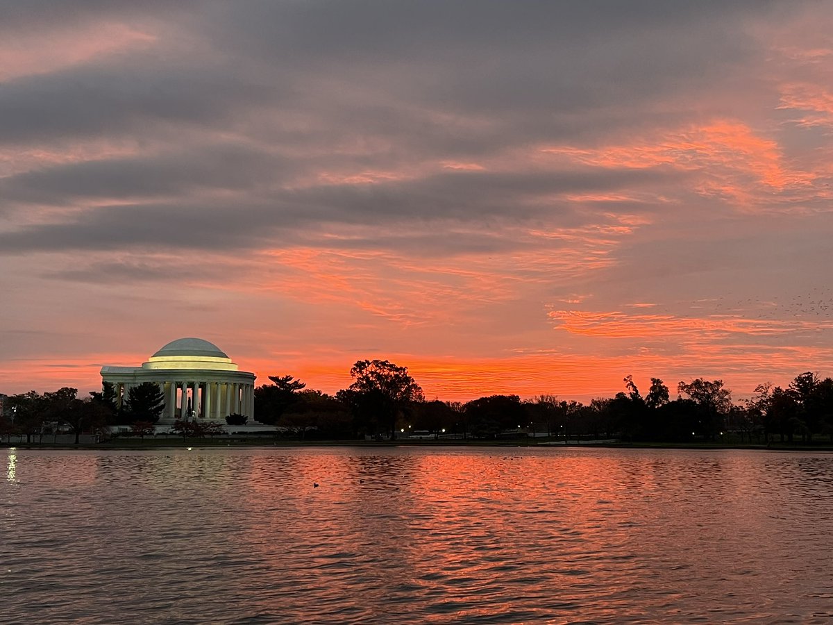 #Sunrise on Sunday at the Tidal Basin in #DC! <a href="/camdenwalker/">A.🤓Camden🌦Walker🤳</a> <a href="/capitalweather/">Capital Weather Gang</a> <a href="/chesterlampkin/">Chester Lampkin</a> <a href="/dclinenews/">The DC Line</a> @MollyK24 <a href="/StormHour/">#StormHour</a>