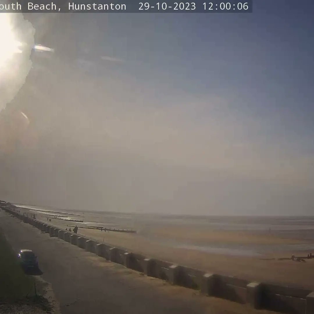 HunstantonCams's tweet photo. Despite the recent rain it's a bright sunny day for the last day of the 2023 season here in #Hunstanton 😎
👉 https://t.co/6g2fOkqEpP
#AnotherYearOver #GoneInAFlash #SunnyHunny #HunstantonWebcams #HunstantonBeach #Norfolk #NorfolkCoast #LoveWestNorfolk #ExploreWestNorfolk https://t.co/MU83fZdt2x
