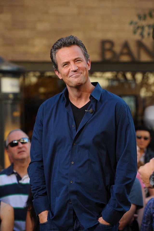 manonmgr_'s tweet photo. Matthew Perry n’est pas que Chandler, c’est un homme qui s’est battu contre ses addictions, qui a ouvert un centre de désintox « Perry House », qui a révélé n’avoir que 2% de chance de vivre suite à de grave problème de santé en 2018. C’était un battant, qu’il repose en paix 🕊️ https://t.co/RMnJiDxAed