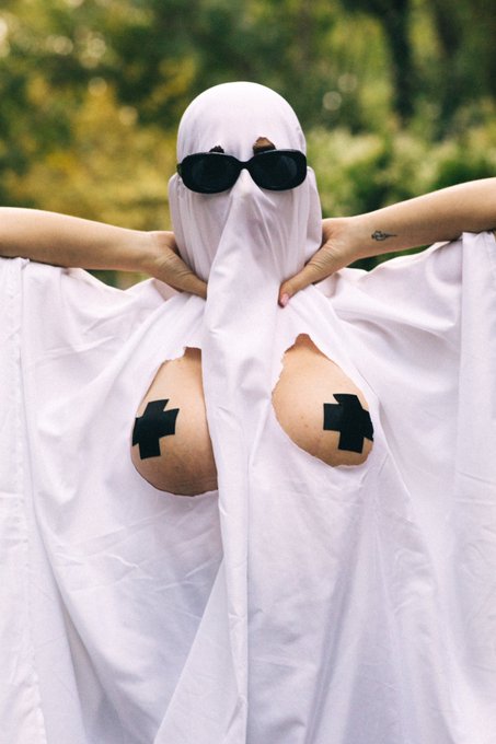 Who loves Halloween?👻  If you want to remove nipple stickers, come to my OnlyFans https://t.co/QGov4iu5FO #OnlyFans<a href="/tag/boobs"class="tags"><span>#boobs</span></a><a href="/tag/halloween"class="tags"><span>#halloween</span></a><a href="/tag/tits"class="tags"><span>#tits</span></a><a href="/tag/nipple"class="tags"><span>#nipple</span></a><a href="/tag/onlyfans"class="tags"><span>#onlyfans</span></a><a href="/tag/ha"class="tags"><span>#ha</span></a>