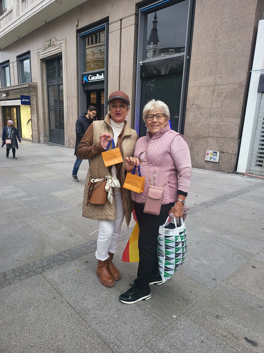 GimenezBalmori's tweet photo. Hoy en Madrid a protestar contra el Golpe de Estado orquestado por el @PSOE. Sin complejos. #Simancas 💪🏻🇪🇸 @PatitaSiso @MariodeFuentes_ https://t.co/IQOregYK6v