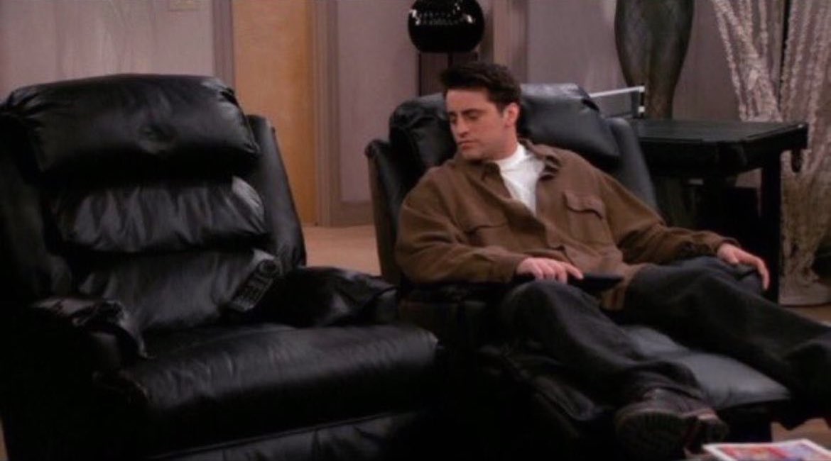 ciara2710's tweet photo. We’re all Joey right now 🥺💔 #matthewperry #ripmatty #friendsforever https://t.co/nZjBdmhriy
