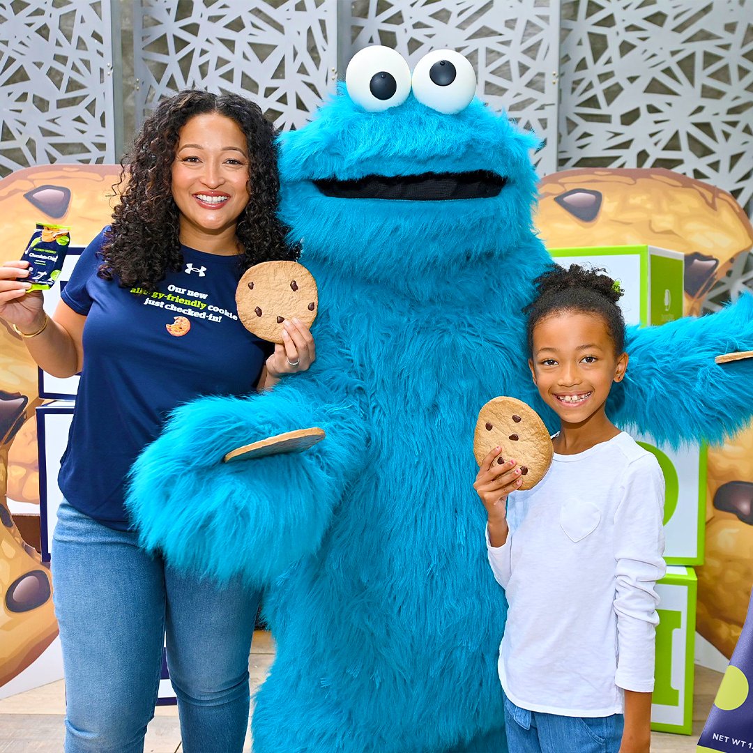 CleveAveLLC's tweet image. #CASTUS brand @partakefoods has teamed up with @doubletree to bring you an even more inclusive &amp;amp; delightful hotel experience. You'll now find their delicious allergy-free cookie option at check-in. Look who showed up!

#ClevelandAvenue #Partake #DoubleTreeHilton #CookieMonster