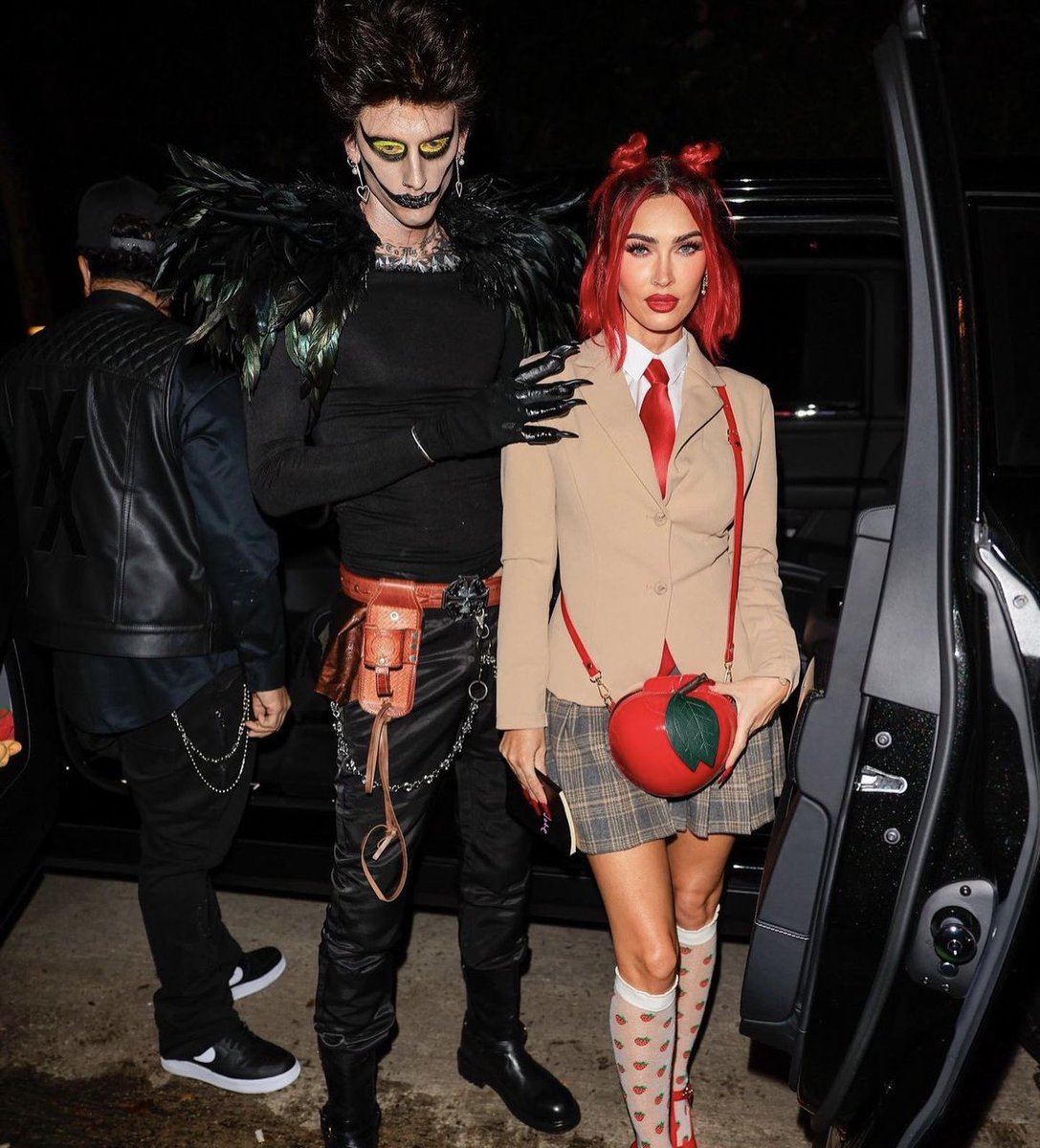 i love when my favs snap like this pls halloween is the best season of the year