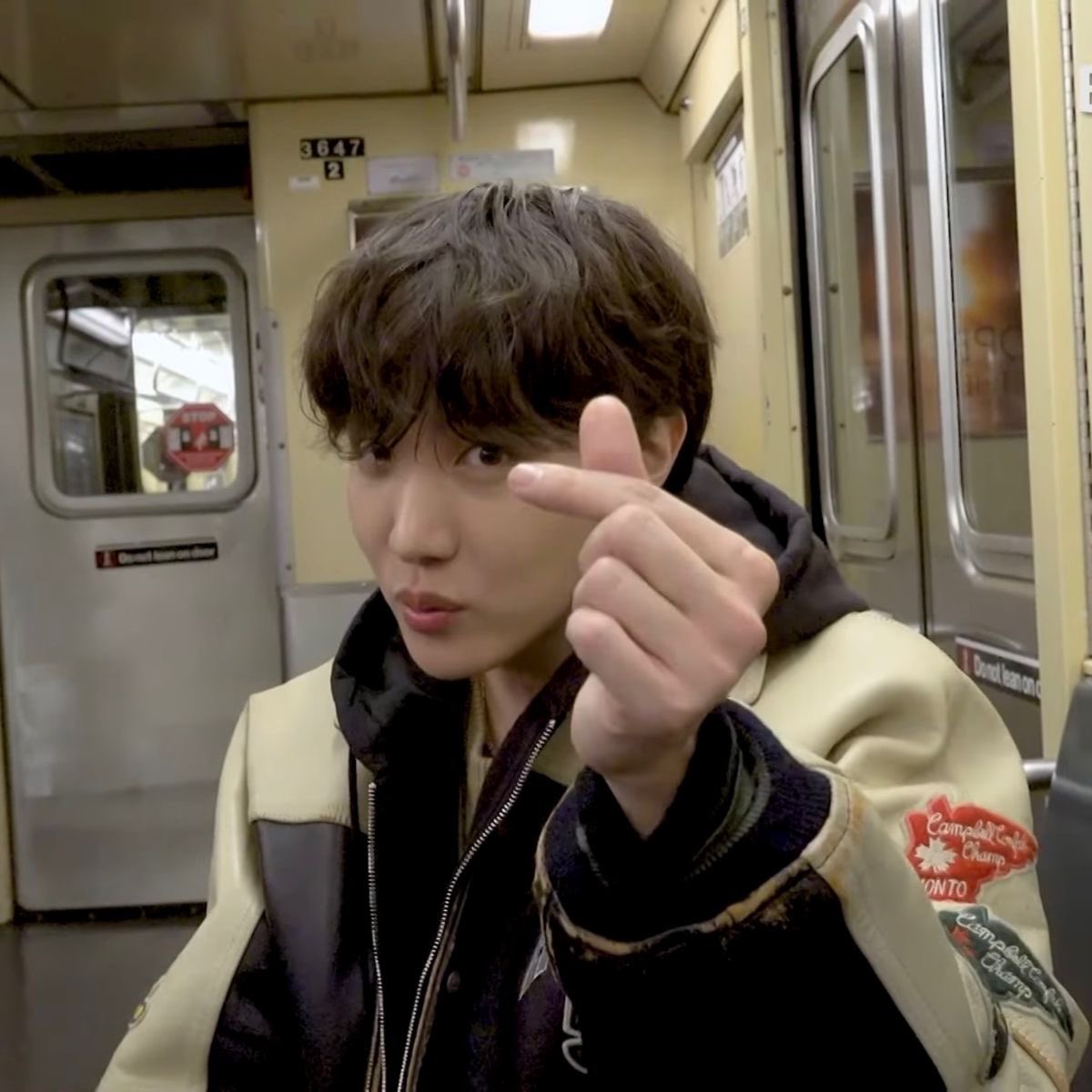 روز اخر رای گیریه بیایین به هوسوک رای بدیم
نفری هفت تا ریپ + ریت کنین
I vote #Arson by #jhope for #HipHopSongAward at #PopGoldenAwards 2023