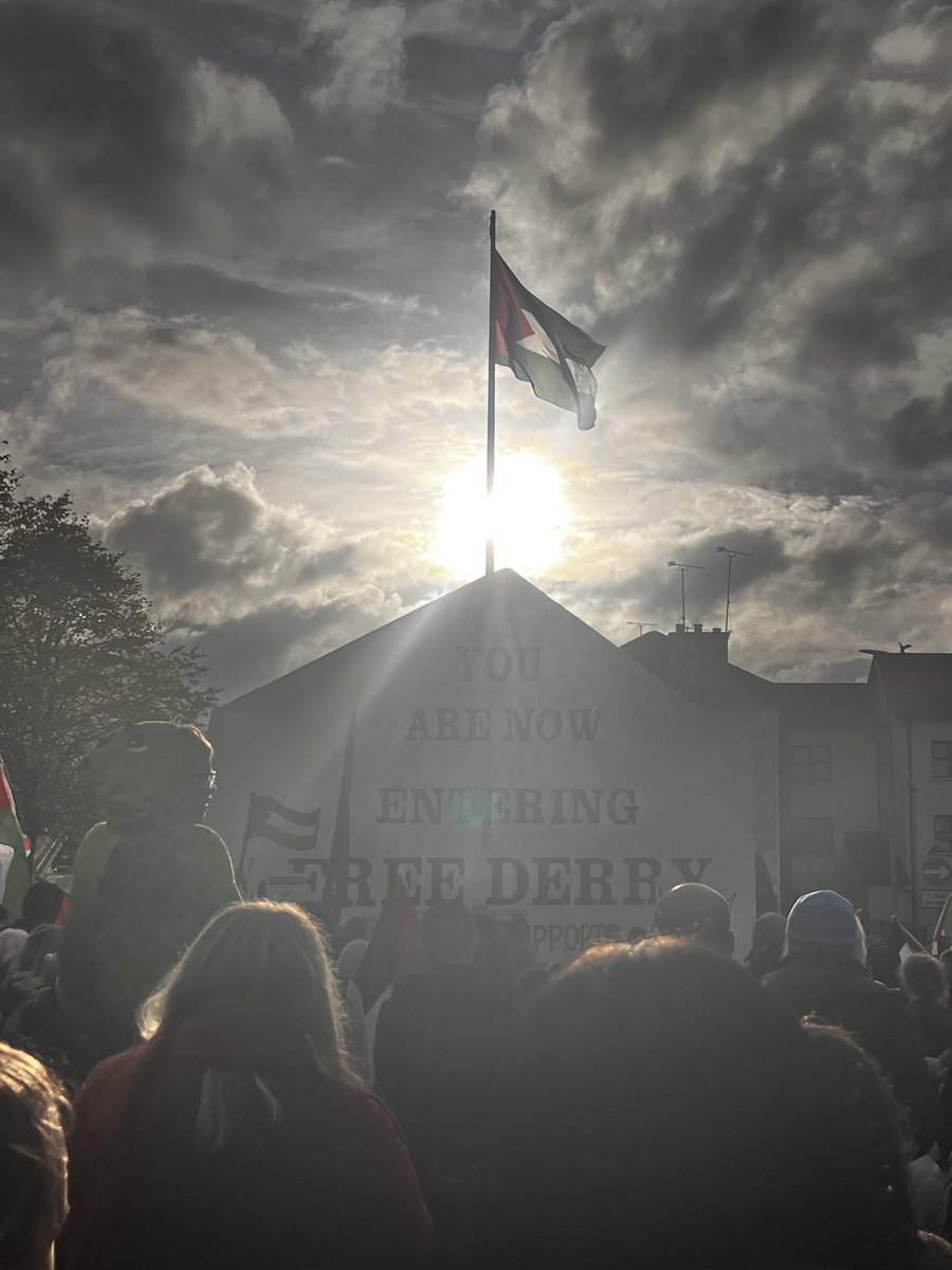 The People of Derry know what it is not to have a voice…

Anywhere ln the world that is without a voice, the people of Derry will speak up.
#FreeDerry #MiddleEast #Innocents #Gaza