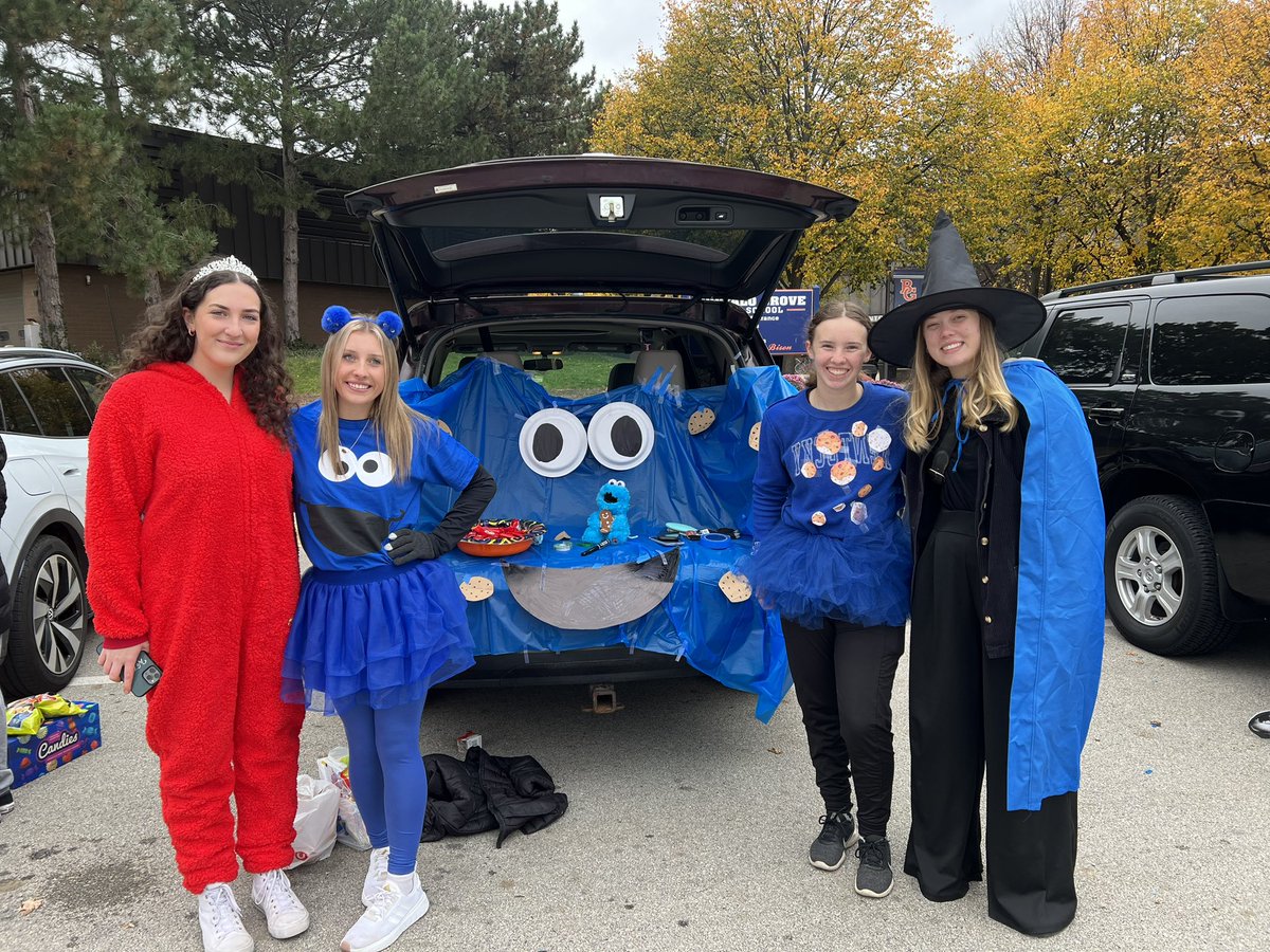 “Me love to eat cookies” - Cookie Monster. Softball representing at Trunk or Treat! #FightOn #1BG