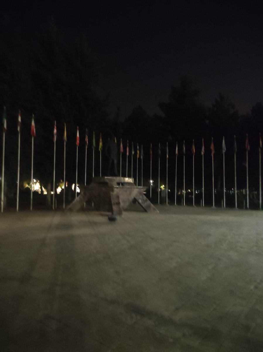 Burası neden bu kadar boş, ışığı bile açılmamış <a href="/nocontextgaun/">no context GAÜN</a> 
 <a href="/ozaydinarif/">Prof. Dr. Arif Özaydın</a> burası Cumhuriyet sınırları dışında mı Arif Bey.