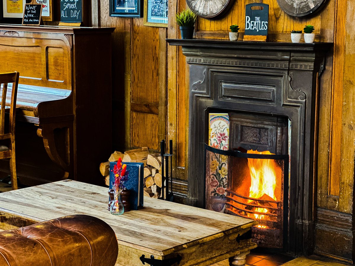 TurksHeadTW1's tweet image. 🔥🍂 Cosy Sundays at the Turk’s Head. 🍂🔥

Join us for the open fire, delicious food, fab drinks, awesome service and some incredible football fixtures. 

See you soon! 🍂 🍻 🔥