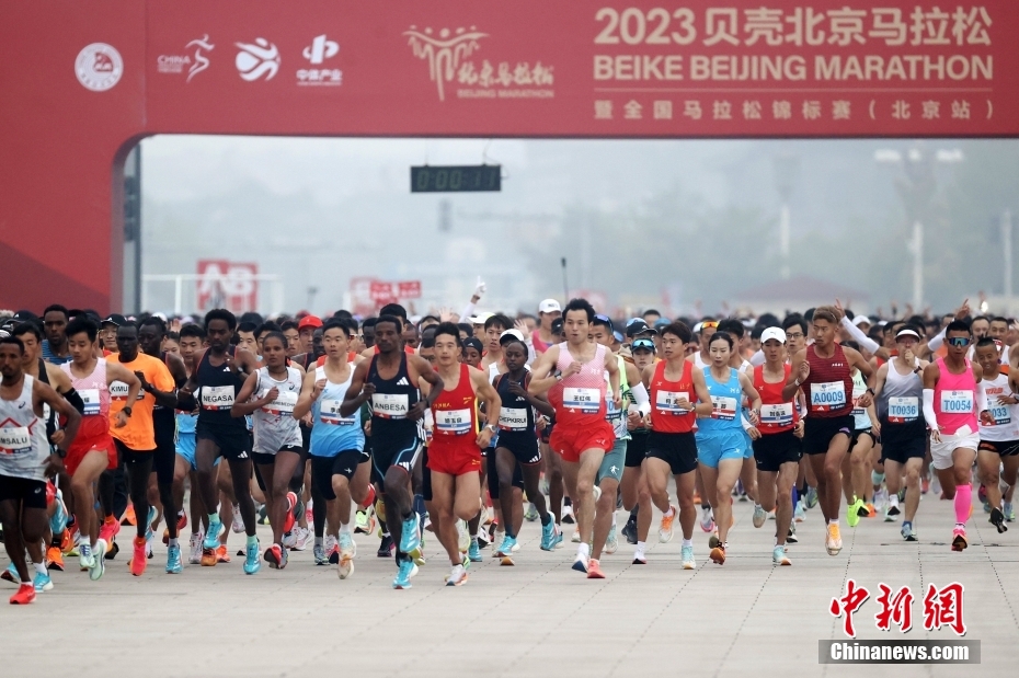 ETEmbassyBRU's tweet photo. Congratulation!

#Ethiopia’s Deresa Geleta wins 2023 Beijing Marathon  

🥇Deresa Geleta 2:07:41 🇪🇹
🥈 Yihunilign Adane 2:07:42 🇪🇹 https://t.co/QjVVrsIVWn