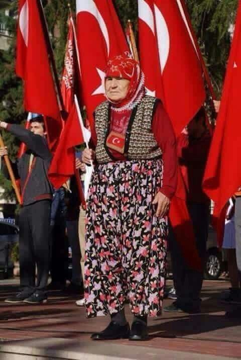 Ahırdaki öküzler bile sayılırken kadınlarımız nüfus sayımına bile tabi olmazdı. 
Cumhuriyet, Türk kadınını yeniden var etti. En çok da onlar kutlamalı. 

#CumhuriyettenVazgeçmeyiz