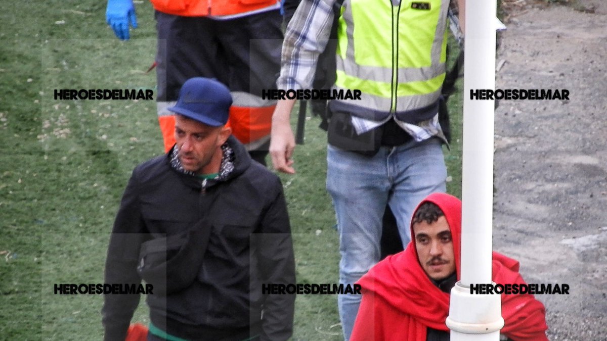 Heroesdelmar's tweet photo. 🇪🇦🇩🇿 RESCATE - PATERA 🇪🇦🇩🇿

Salvamar Illes Pitiuses de Salvamento Marítimo de Garrucha - Almería ha rescatado 1 patera con 5 Varones Argelinos a 100km de la Costa Española

Todos en buen estado de salud aunque con algo de frio

Avistados por un buque de la Marina de los Estados Unidos de América

Aquí tenéis sus fotografías de ahora mismo 📸📸
