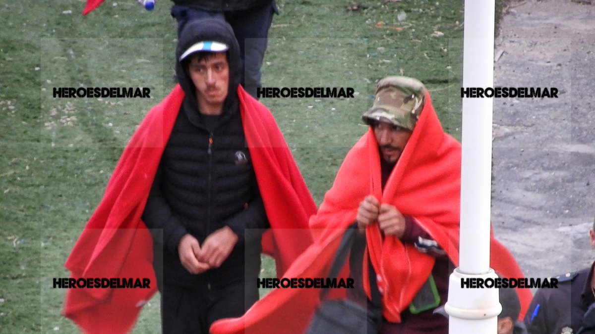 Heroesdelmar's tweet photo. 🇪🇦🇩🇿 RESCATE - PATERA 🇪🇦🇩🇿

Salvamar Illes Pitiuses de Salvamento Marítimo de Garrucha - Almería ha rescatado 1 patera con 5 Varones Argelinos a 100km de la Costa Española

Todos en buen estado de salud aunque con algo de frio

Avistados por un buque de la Marina de los Estados Unidos de América

Aquí tenéis sus fotografías de ahora mismo 📸📸