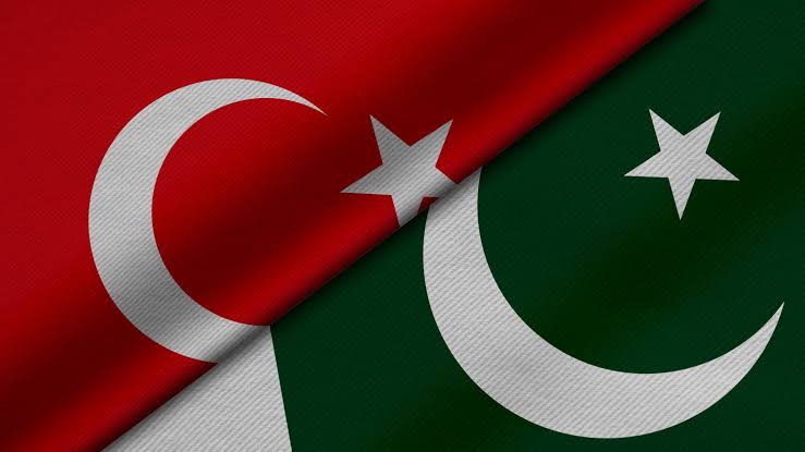 اسپیکر بلوچستان صوبائی اسمبلی میر جان محمد خان جمالی کا ترکیہ کے 100ویں یوم جمہوریہ کے موقع پر مبارکباد کا اظہار ۔اسپیکر نے کہا کہ اس تاریخی موقع پر، میں ترکیہ کے عظیم قوم کے لوگوں کو دل کی گہرائیوں سے مبارکباد اور نیک خواہشات پیش کرتا ہوں۔  
🇵🇰🤝🇹🇷 <a href="/PakinTurkiye/">Pakistan Embassy Türkiye</a> @TrEmbIslamabad