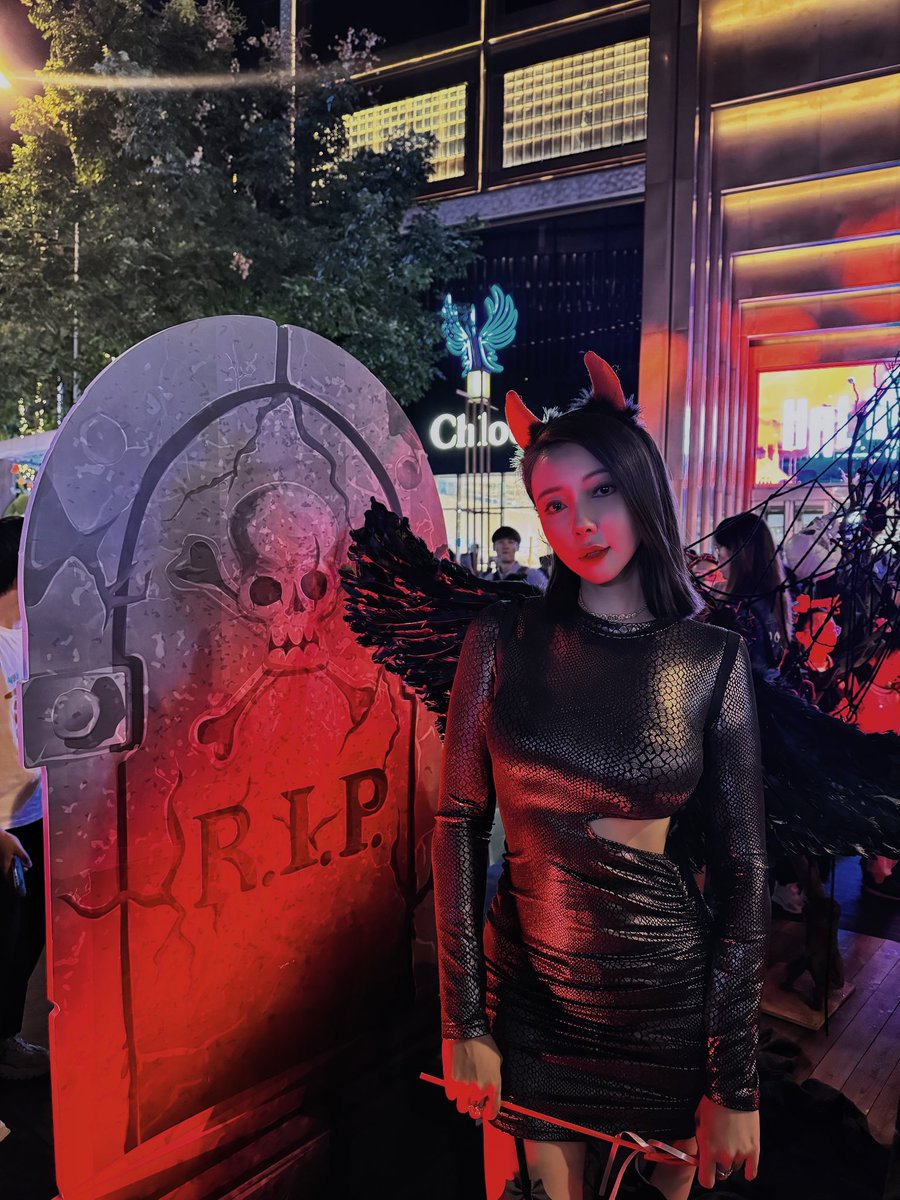 不给糖吃就捣蛋之恶魔天使！🧦：涞觅万圣节限定。 #涞觅不止丝滑
@guoer0212 https://t.co/SHfetsfPEM