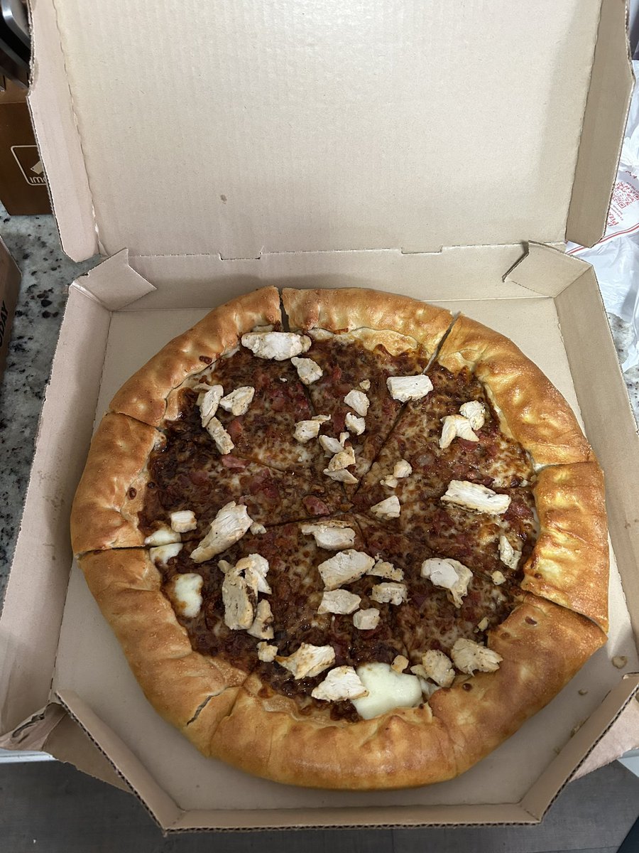 Ncpsycho's tweet photo. @pizzahut this look legit to you? Tell me if you can guess which step got skipped… https://t.co/kC3RzQKpxj