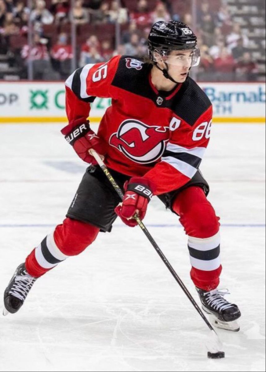 devilsmaia's tweet image. #NYUEXTRACURRICULAR 
sim, eu jogo hockey