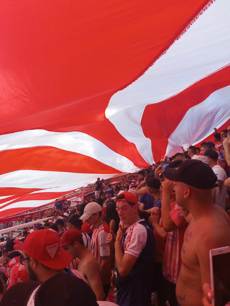 outcontextcala's tweet photo. El más popular del sur por lejos. Cuartos de final de la tercer categoría, no hay comparación con cualquier otra hinchada. https://t.co/5fMD93wfKw