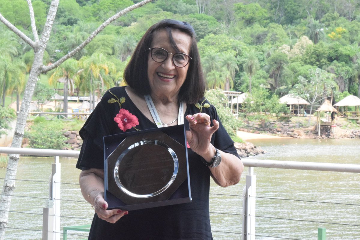 Congratulations Prof. Elsa Cabral on your recognition of the scientific work in the #Rubiaceae family. Thank you for your contributions, mainly in the Spermacoceae tribe.
 She was undoubtedly the great protagonist of the VIII International Rubiaceae and Gentianales Conference.