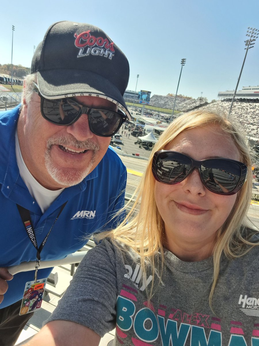 Got my picture with @Alex_Bowman & @DGodfatherMoody today, #WHOLEDAYMADE @MartinsvilleSwy !!! 🤩🤩🤩@HendrickMotorsports #NASCAR #MRN #AlexBowman #48 #SundayRaceday #DaveMoody #spotter