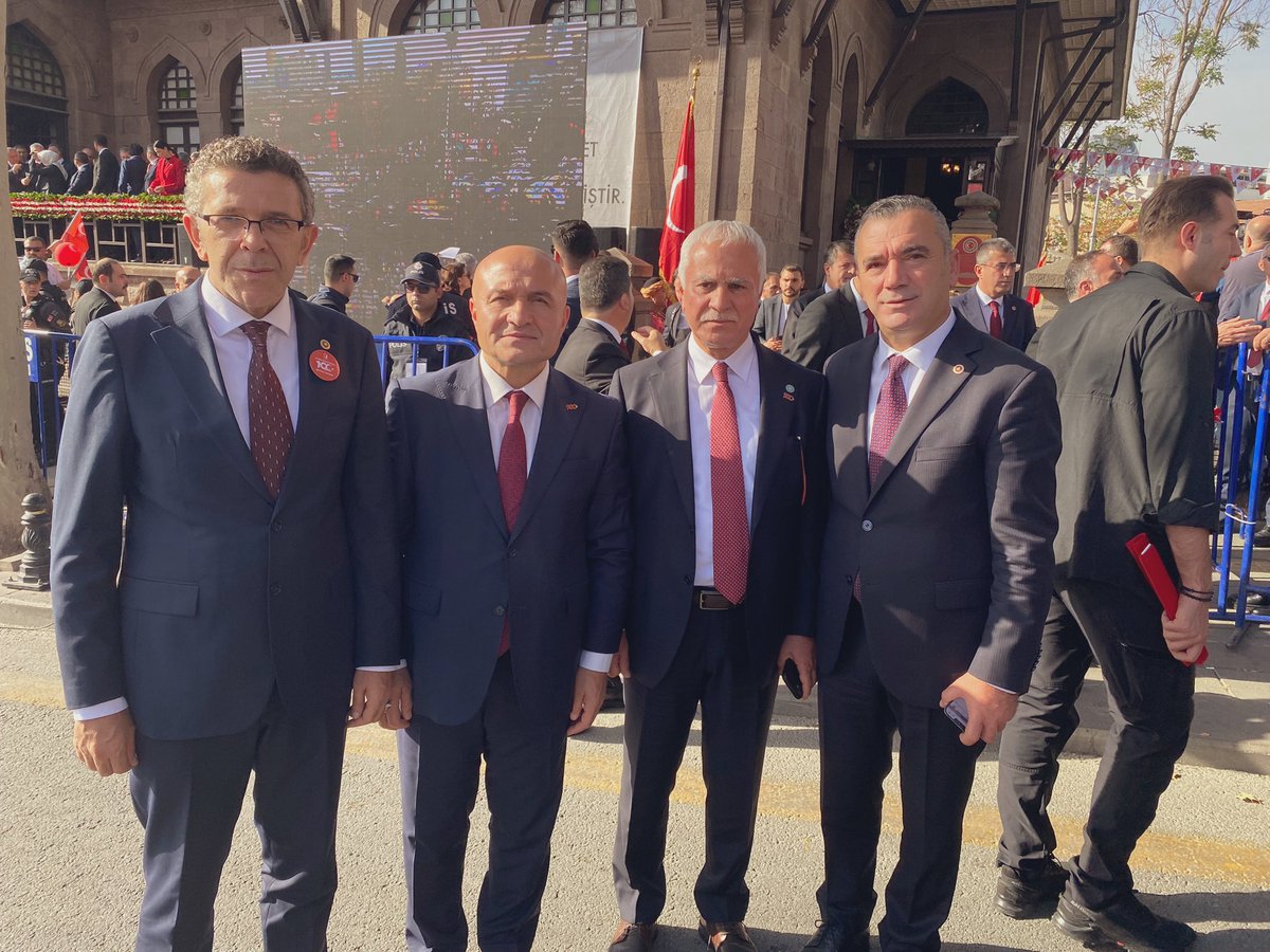 korayaydintr's tweet photo. Yüz yıl sonra #Cumhuriyet’in ilan edildiği yerde, I. TBMM’deydik. 

TBMM Başkanlığının düzenlediği törende İYİ Parti’mizi temsilen yer aldık. 

TBMM Katip üyemiz @Ozturkdenizli, Grup Başkanvekilimiz @55erhanusta ve Trabzon Milletvekilimiz @Yavuzaydn61 ile birlikte o tarihi mekanda #CumhuriyetBayramı’mızı kutladık, 100. yıl heyecanını yaşadık. 

Nice yüzyıllara! 🇹🇷