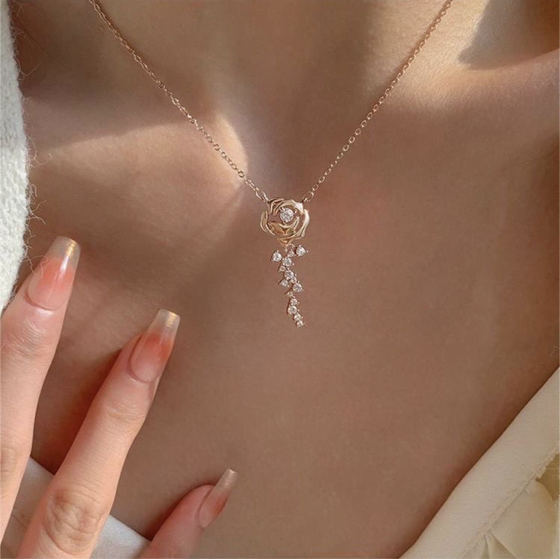 300moods's tweet photo. Delicate rose necklace 🥀 https://t.co/Ans3qMyZL5