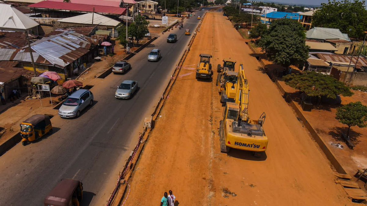 Ongoing reconstruction and expansion of Chanchaga Road to a 6-lane(3+3) expressway. 

Bago is building a #NewNiger 

#UrbanRenewal