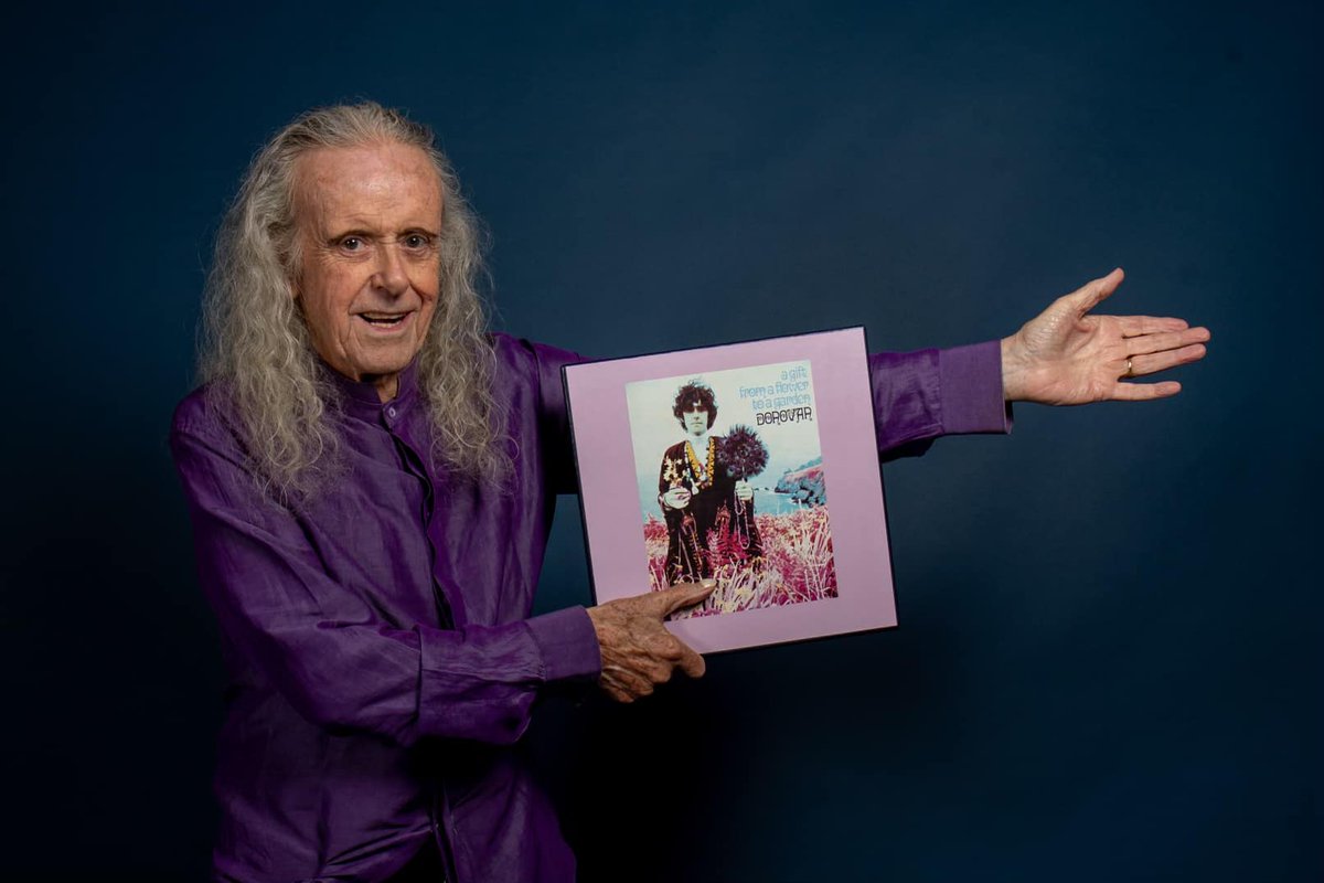 Donovan at 33 with Wear Your Love Like Heaven on this week's heritage Chart.... @donovanofficial @xptvglobal @RegencyRadio @popworldtv @ResilientSystem