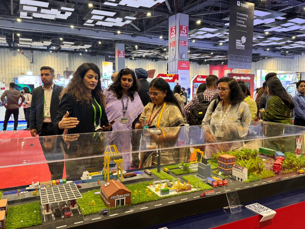 We were honoured to host Ms. Meenakshi Gupta, Acting Chairman and Member of TRAI in our experience zone at #IMC2023. We showcased the boundless potential of our innovations, which drive digital transformation across sectors.
#ViAtIMC #ReadyForNext #InnovationsForABetterLife