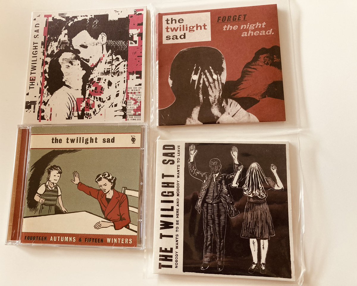 薄明の中で蹲るように。
悲しみは永遠に消え去らない。
でも、そんな時には音楽があるんだよ。

The Twilight Sad