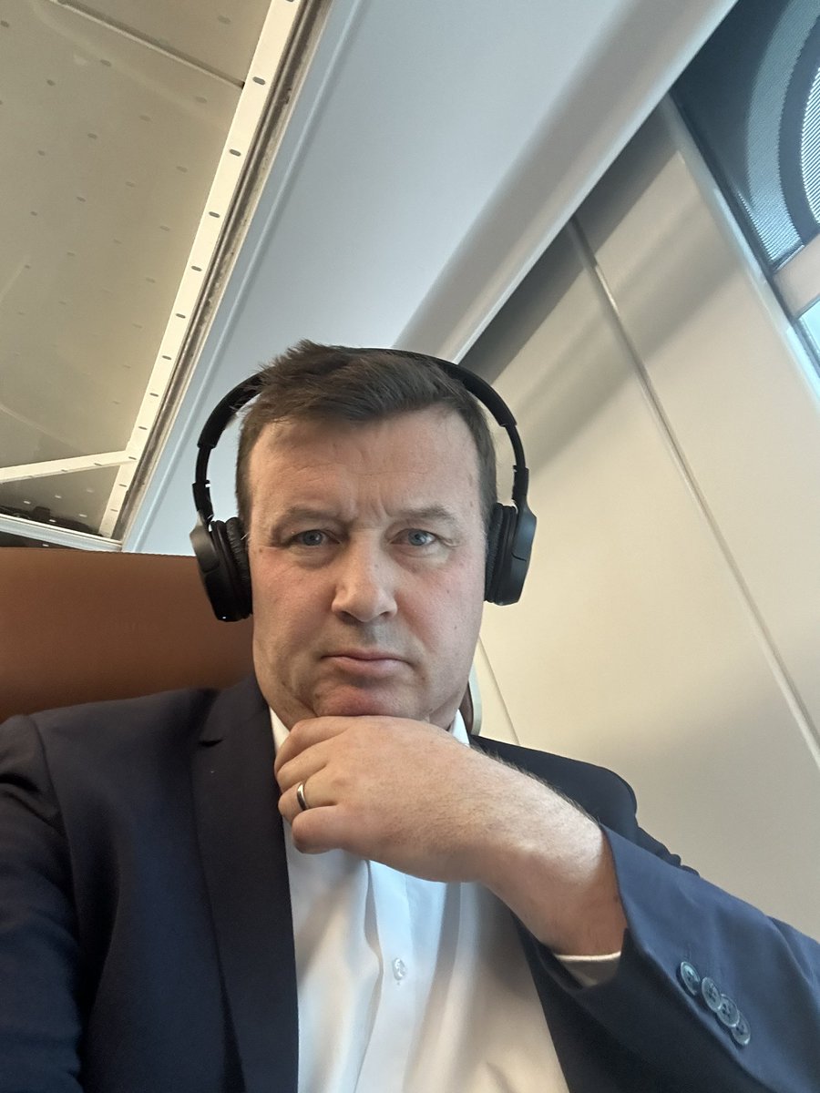 JanneJukkola's tweet photo. Matkalla Laihian Kokoomuksen syyskokoukseen pitämään poliittistatilannekatsausta. Ajattelin kuitenkin myös kuunnella herkällä korvalla sillä tuolta jos mistä voi ottaa vinkkiä ja oppia miten raha riittää!
#nuuka #pihi #säästeliäs #laihia https://t.co/beNCUCjFzJ