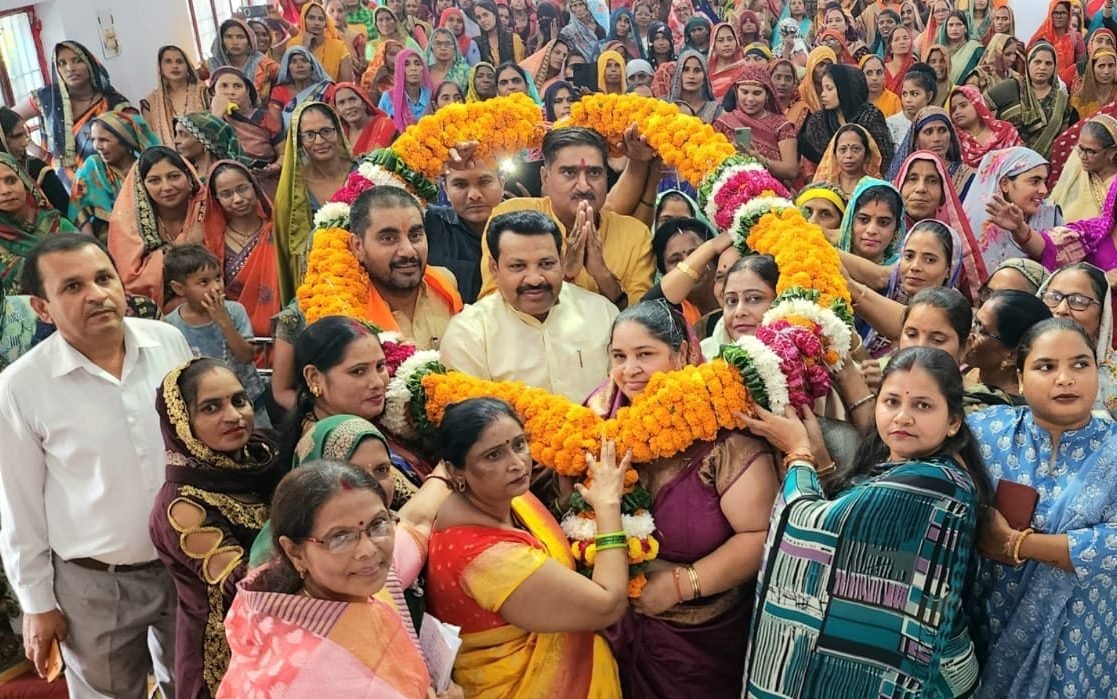 SatishGautamBJP's tweet photo. नारी शक्ति नें अपने साहस त्याग और समर्पण से आदर्श समाज से लेकर सशक्त राष्ट्र निर्माण में सदैव अद्वितीय भूमिका निभाई है।

नारी शक्ति वंदन अधिनियम उनके अधिकारों को और सुरक्षित और सुदृढ़ करता आदरणीय प्रधानमंत्री श्री @narendramodi जी द्वारा एक अविस्मरणीय निर्णय है।

#अलीगढ़ #Aligarh https://t.co/p8RoRNJbbF