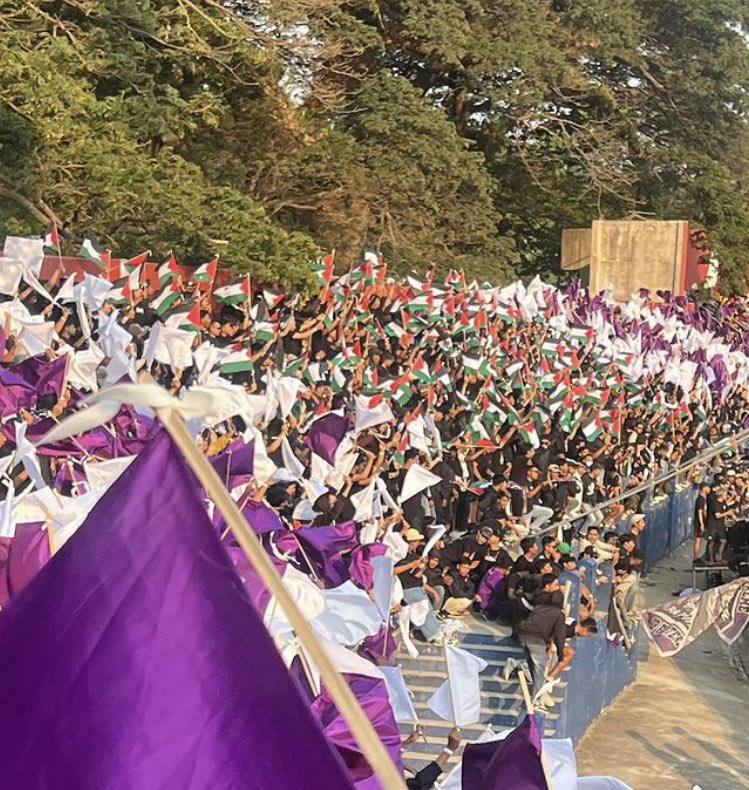 maungbenclung's tweet image. Teu lebet di Anfield, janten ka Brawijaya Kediri saurna.