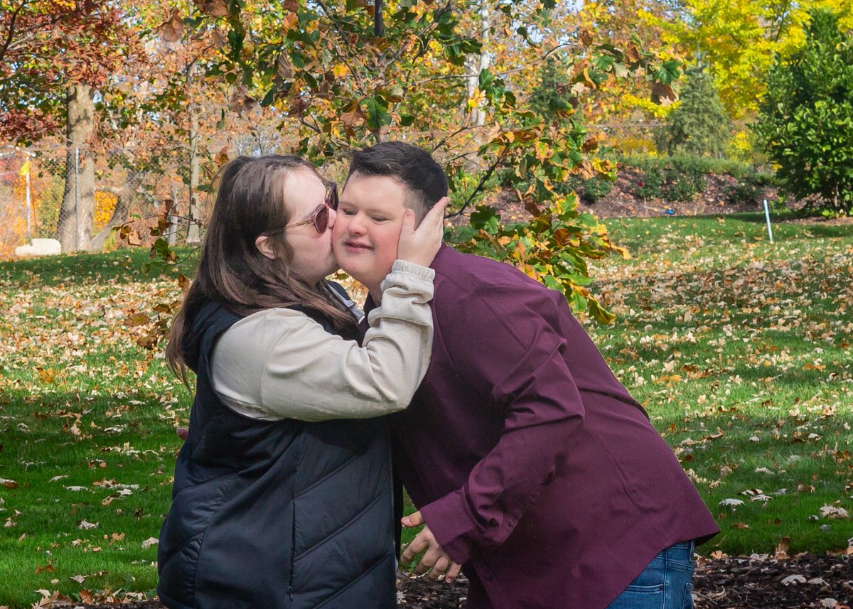 MirabelliDeb's tweet photo. My beautiful senior. Nothing better than those smiles on a gorgeous fall day! #thosecolors #thesmiles #purejoy @BerwynSouth100 @Morton201 @michaelhasler19 @KerryAPozulp https://t.co/T3HrrXZWxk
