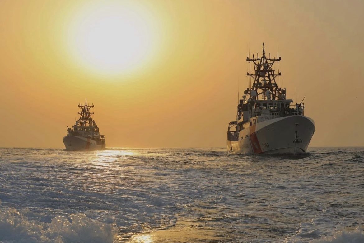 As the sun rises today, it serves as a reminder that we hold the key to endless possibilities. Just like these U.S. Coast Guard cutters sail on the horizon, you too can chart a course toward new adventures.

📸 U.S. Coast Guard.

#SundayMotivation #SundaySunrise

<a href="/USCG/">U.S. Coast Guard</a>
