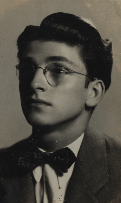 Bu gencecik Zeki'nin "Sanat Güneşi"ne dönüşmesi de Cumhuriyet kurumlarının eseridir. 100. yılımız kutlu olsun. Cumhuriyet umudumuz ☀️