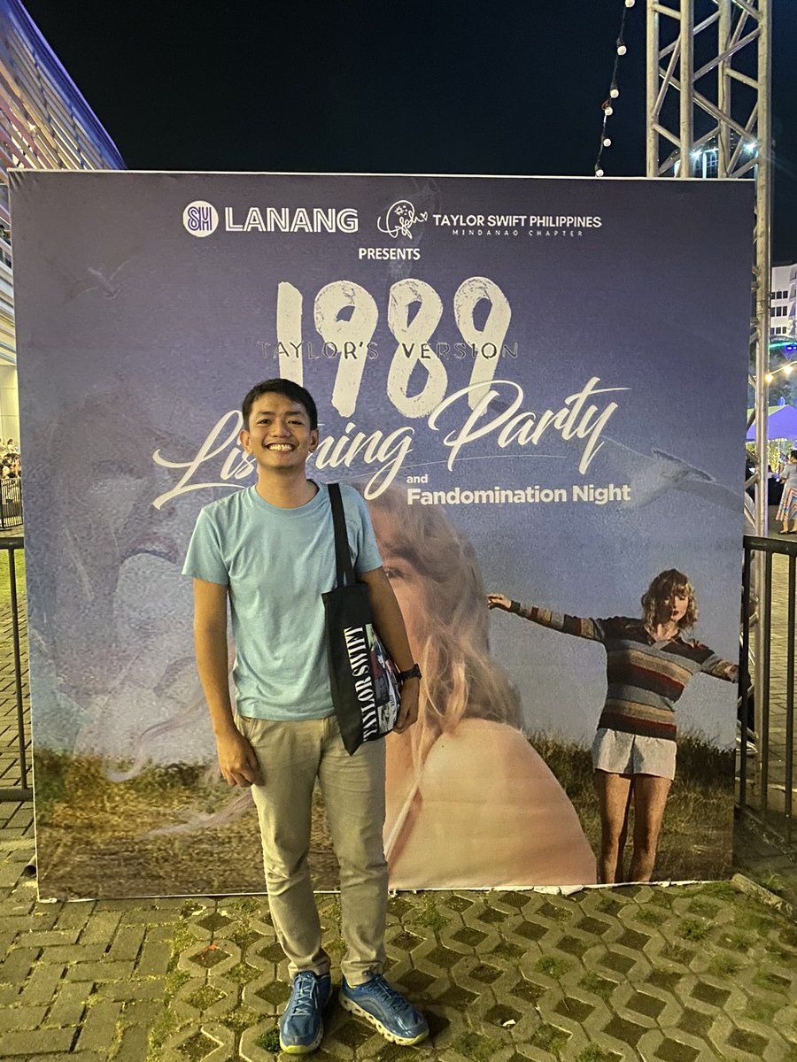jmsplstc's tweet photo. Wa na katarong ug pose kay agnas na HAHAHAHAHAHAHAHA
1989 TV listening party c/o @tsphmindanao and @SMLanangPremier 

#1989TaylorsVersion
#1989TV
#TaylorSwiftMindanaoChapter 
#TSPHMindanao 
#SwiftiesMindanao 
#TheSceneAtSML 
#SMLSwifties https://t.co/fZEJygah9W