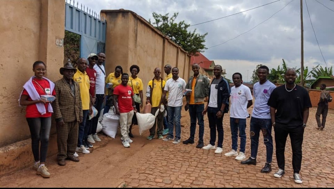 rotaract_ngozi's tweet photo. Cette semaine étant dédiée  à la #Polio, la famille #rotarienne de @NgoziProvince a choisi de visiter les personnes vivant avec un handicap physique de l'association #Twitezimbere.
#EndPolio
@BurundiRotary
@RtcBurundi257 
@racbujumbura 
@RctD9150 https://t.co/UcQfJYCivg