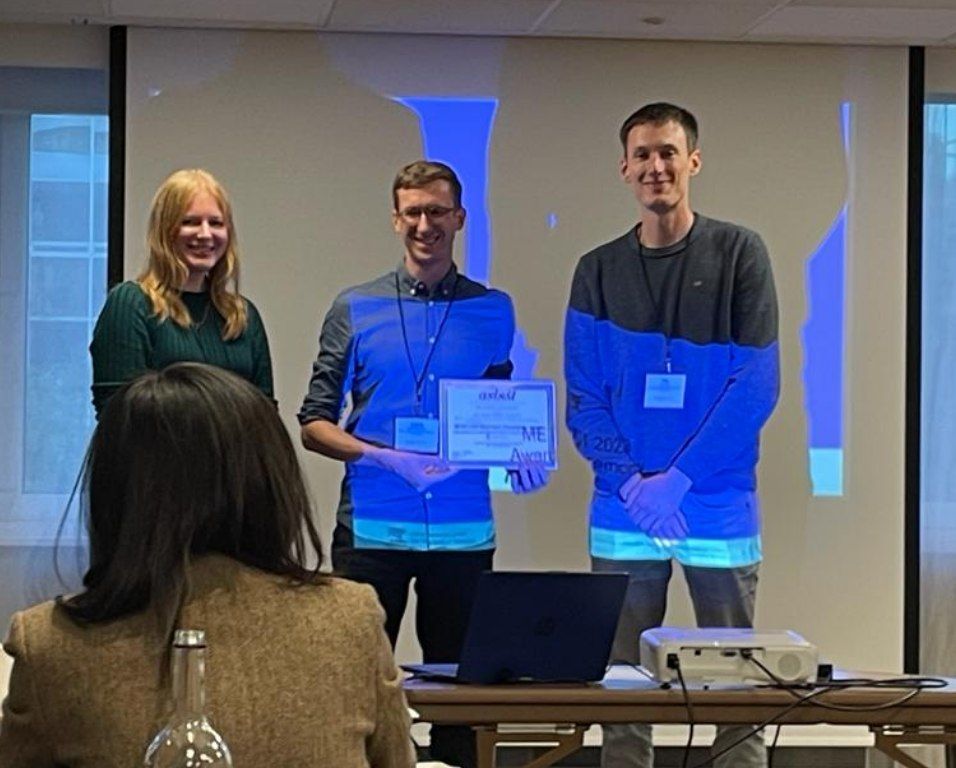 AndreBittermann's tweet photo. On my way back from @sig_met METSTI 23 in London 🚄 Thanks @bezwitschernd + team for organizing this event - most interesting talks and inspiring scholars!
I'm honored that our study on the academic #TwitterMigration won a best paper presentation award - and a #Bluesky overlay 😄 https://t.co/DeQwXdgOTB