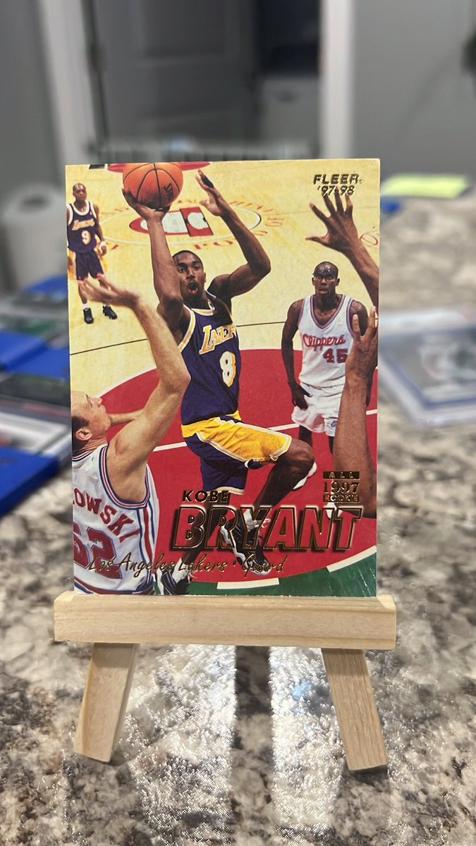 @cardboardbst Kobe Bryant 

$15 

#cdstacks