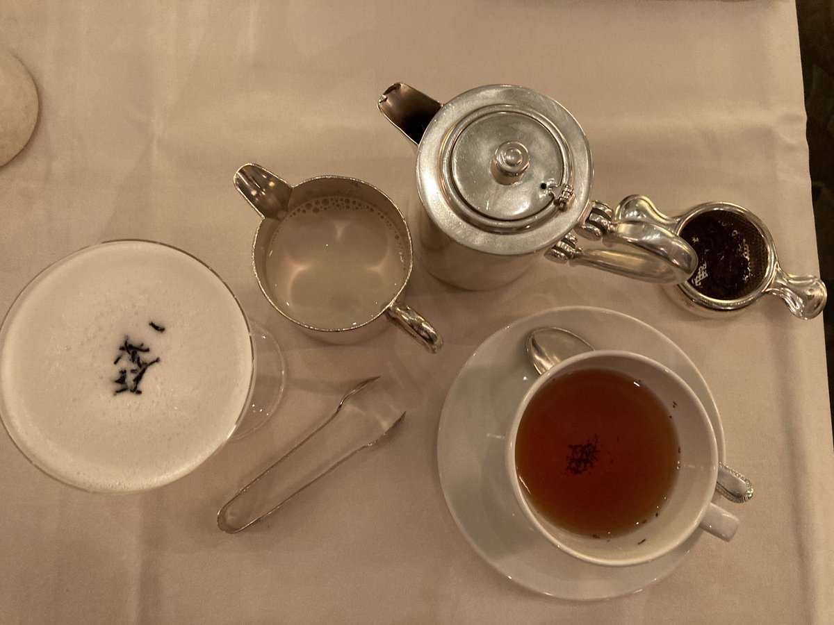 piratethextine's tweet photo. Before leaving London, the wizards had to adventure to high tea. Essek mildly disappointed that the big cup does not contain soup.
#smallessekventures #shadowbean #criticalrole #essekthelyss #CalebWidogast https://t.co/bvQNy6wckQ