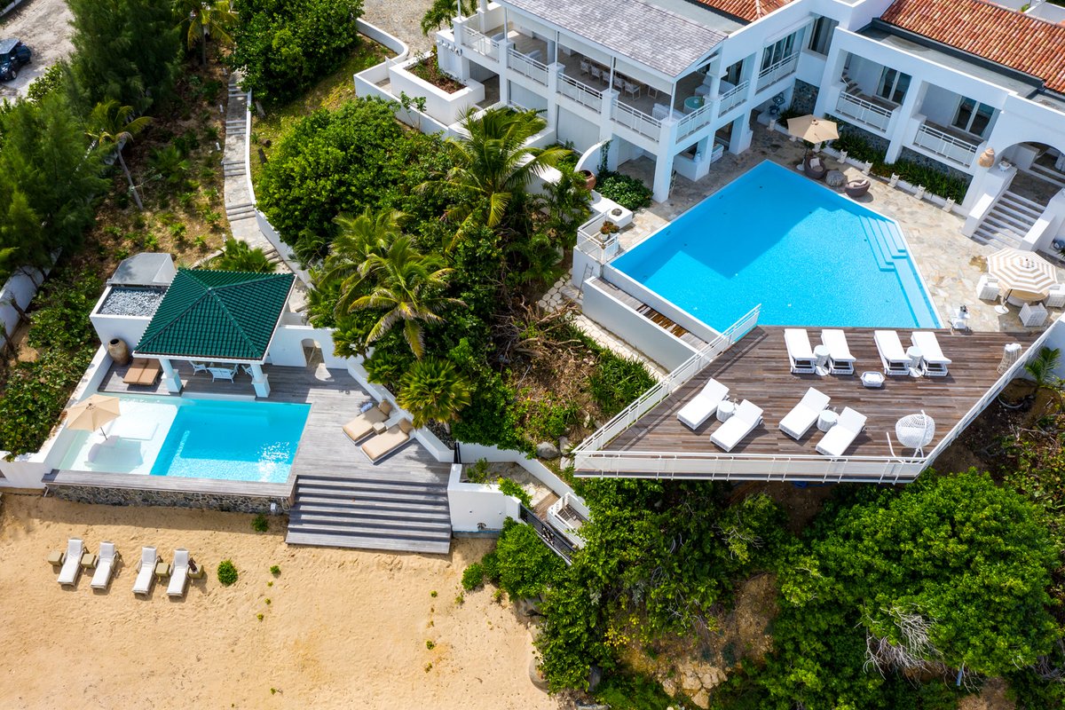 SXMSIR's tweet photo. Discover your island paradise at L'Oasis! Our 6-bedroom, luxurious estate in Terres Basses, St. Martin offers stunning out door living and amenities. Come and experience the ultimate vacation away from home. #luxury #terresbassesstmartin #LOasis #sxm https://t.co/vd6aACJHiF https://t.co/QU8CidEm0a