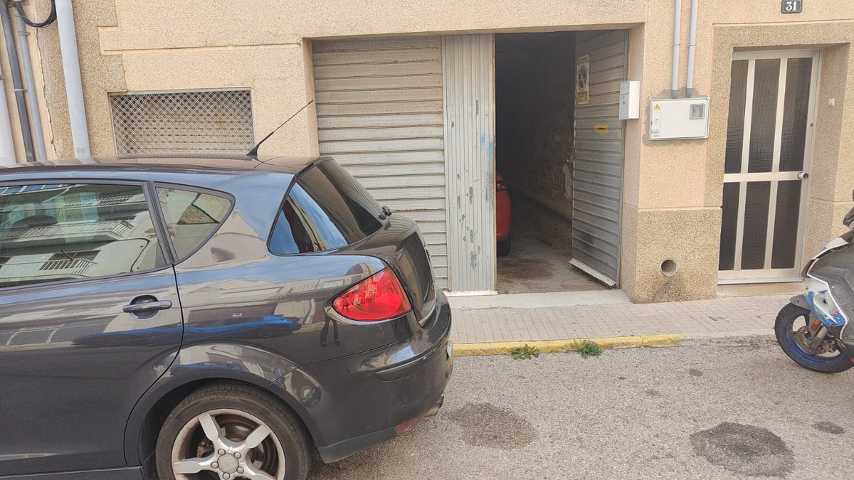 FrancJfarmo's tweet photo. Avui estic cabrejat,el puto moro aparca on li dona la gana,ve la la Policía Local el localitzen(viu en fron) i hem diuen que tingui paciencia als nou vinguts(porten 8 anys vivint al mateix lloc i ni treballen,super subvencionats) i jo pagan 80€ de Gual. FDLGP. https://t.co/ArPRCrG2YR